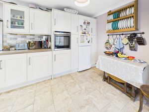 Kitchen- click for photo gallery